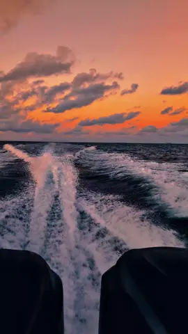 living the outer banks lifestyle ⛵🌅🤩 #sunset #life #vibes #sunsetlover  #happiness #fav #kingmv #editor #boat #travel #maldives #sunsetvibes 
