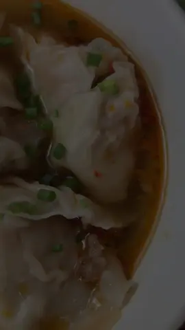 Wonton kuah kaldu #wonton #miepedas #makananenak #tuban #tubanjawatimur #tuban24jam #tubanbanget #tubanhits #kulinertubanjatim #merakuraktubanjawatimur 