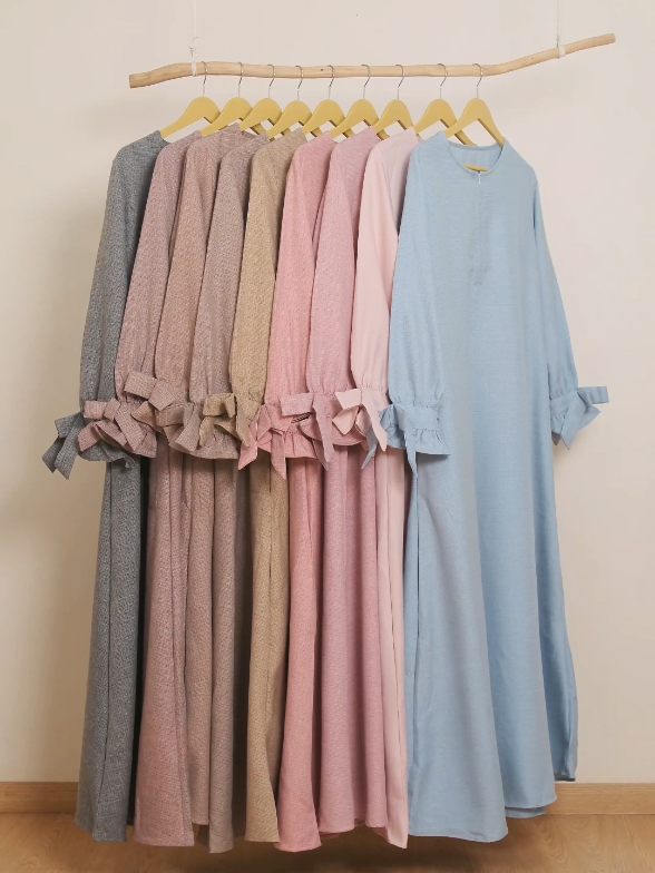 Siap tampil anggun & elegan di setiap momen spesial? Graceva Vol 2 hadir dengan motif terbaru yang bikin kamu tampil standout! Warna-warna lembut, bahan adem, dan cutting yang bikin percaya diri. Limited stock — jangan sampai kehabisan! 🥰 #GracevaVol2 #BusanaMuslimahElegan #OOTDMuslimah #StyleHijab2025