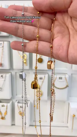 Masih ada stok yaa🥹🥹 #kalung #necklace #kalungtitanium #antikarat #antiluntur #aksesoris #titanium #spill #perhiaasan 