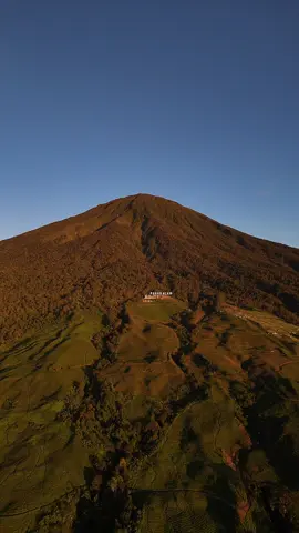 keindahan gunung dempo 😍 #pagaralam #gunungdempo #pagaralamgunungdempo #gunungdempopagaralam #sumsel #sumseltiktok #fyp 