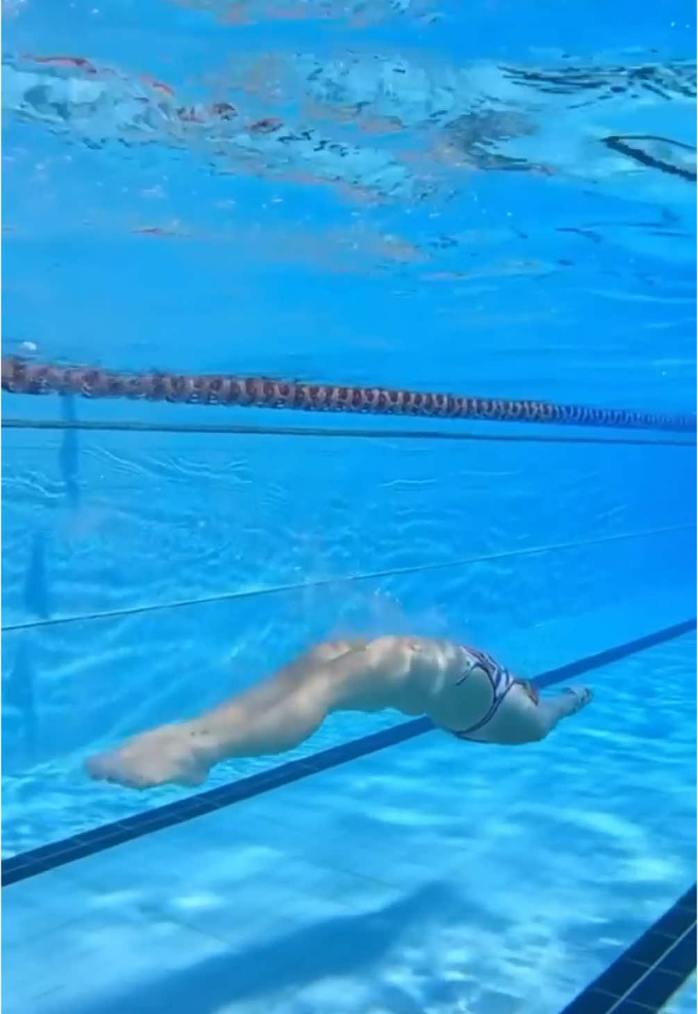 Smooth, powerful, and precise — check out this flawless backstroke turn. 💥⁠ ⁠ ⁠ 📹 emcbomb⁠ .⁠ .⁠ .⁠ .⁠ #DuoSwim #Swimming #Backstroke #FlipTurn #Underwater #SwimTraining #SwimWorkout #Swimmer #Artistry #Precision #HiddenDepths #AquaticJourney #FlawlessExecution #Propulsion #Inspiration #ReachNewHeights #Athletics #FitnessMotivation #AquaticMastery #SeamlessTransition