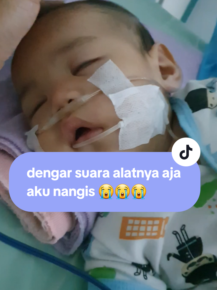 hati ibu mana yang tak hancur liat anaknya sakit, ditusuk jarum diinfus, minum susu pakai selang. sakit sekali 😭💔 lekas sembuh anakku #bayitiktok #bayi3bulan #bayi3bulanku #pneumonia #pneumoniabayi 