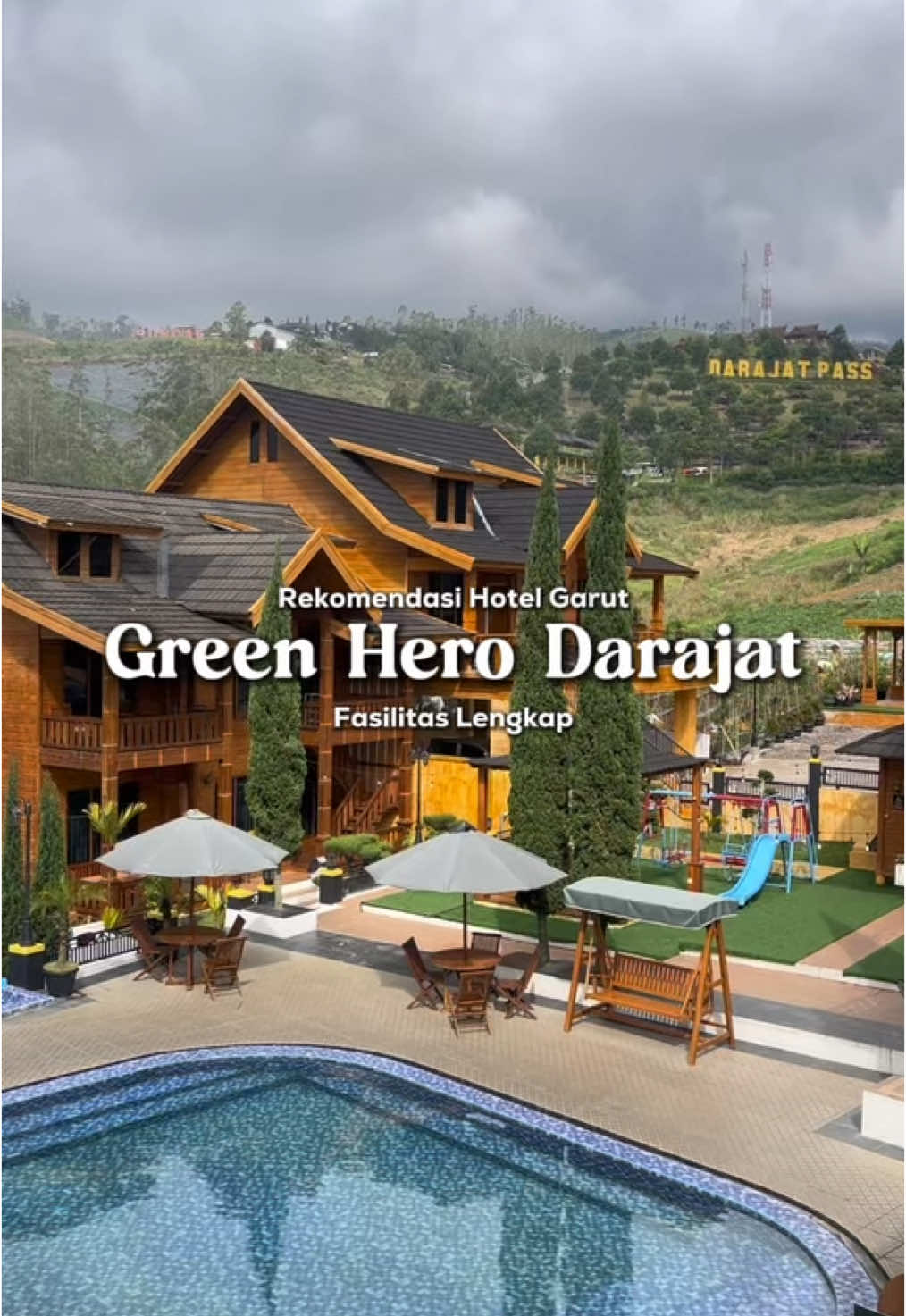 Salah satu hotel di Garut yang aku rekomendasiin buat kalian!  Hotelnya bersih, nyaman, viewnya cantik dan ada kolam air panasnya. Mereka sering full booked lho, jadi mending buruan booking hotel ini!  #garut #hotelgarut #darajatpassgarut #darajatgarut #exploregarut 