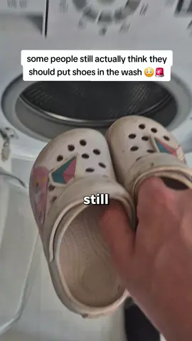 dont be walking around in dirty shoes 👀 #shoeclean #shoecleaning 