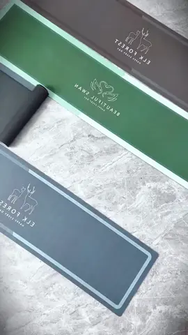 This kitchen floor mat is a kitchen savior. It is oil-proof and non-slip. You no longer have to worry about slipping. It absorbs water and dries quickly. Oil stains can be cleaned with a single wipe. It is easy to clean, beautiful and very practical.#Kitchen floor mats #Home Goods #fyp 