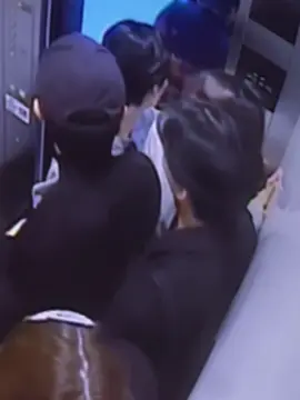 #ป๋อตี๋ตี๋ not Mr. Suppakarn’s hand on the elevator’s wall 🙂‍↕️🤌 @Porsuppakarn @teetee.wpc  #porteetee #teeteepor #porsuppakarn #twnpich #bledit #thaibl #yourskyseries #duangwithyouseries #blseries #thaiblseries #domundiboys #porteeteepor #thaienthu #domundi #blfan #fyp 