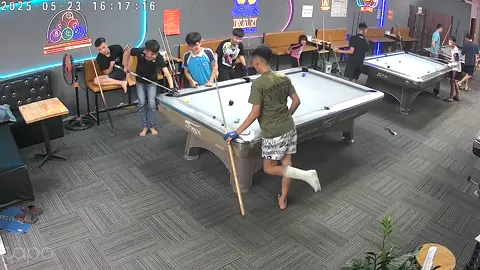 Cảnh nghiện khổ thật 1 thằng mất cẳng chân 1 thằng mất cảnh tay vẫn bi a 😍😍😍#billiards #kanbilliards #billiardspool 
