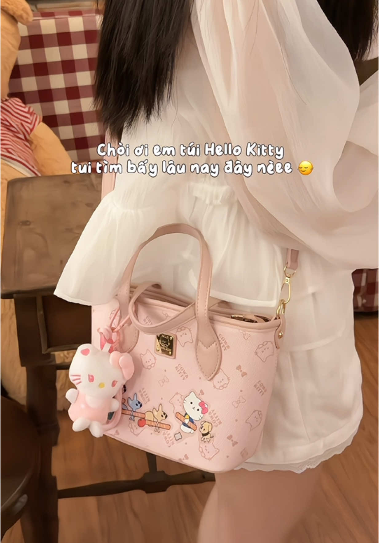 Túi chinh kèm móc khoá cutie nữa nè ☺️ #tuixach #túi #tuideocheo #hellokitty #embehan04 #macdepmoingay 