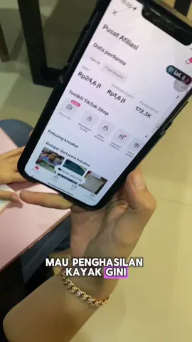 Modal beli buku 30 ribu aja bisa ngehasilin sampai jutaan dalam sehari… #belilokal #cuantanpabatas #wibgajian #belanjaditiktok #jelajahgajian #promogajian #buku #bukutiktokaffiliate #bukutiktok #bukutiktokshop #panduancuanditiktok 