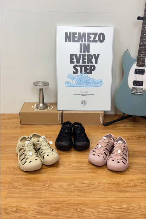 Beli sandal yang mahal mah udah biasa. Tapi beli sandal gratis 1 sneakers, ya cuma di sini! 😎💥 #nemezo #sandal #sandalpria #sandalwanita #sandalgunung #fyp 