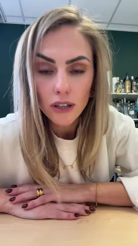 #creatorsearchinsights How to drink water without gulping? Can’t help you 😂 #watersommelier #water #stillwater #whatisstillwater #skincare #skincaretips #gulp 