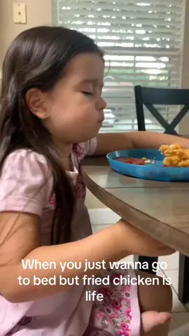 Girlfriend just go to sleep😂 #Relatable #fyp #kidsoftiktok #sleepy #friedchicken 