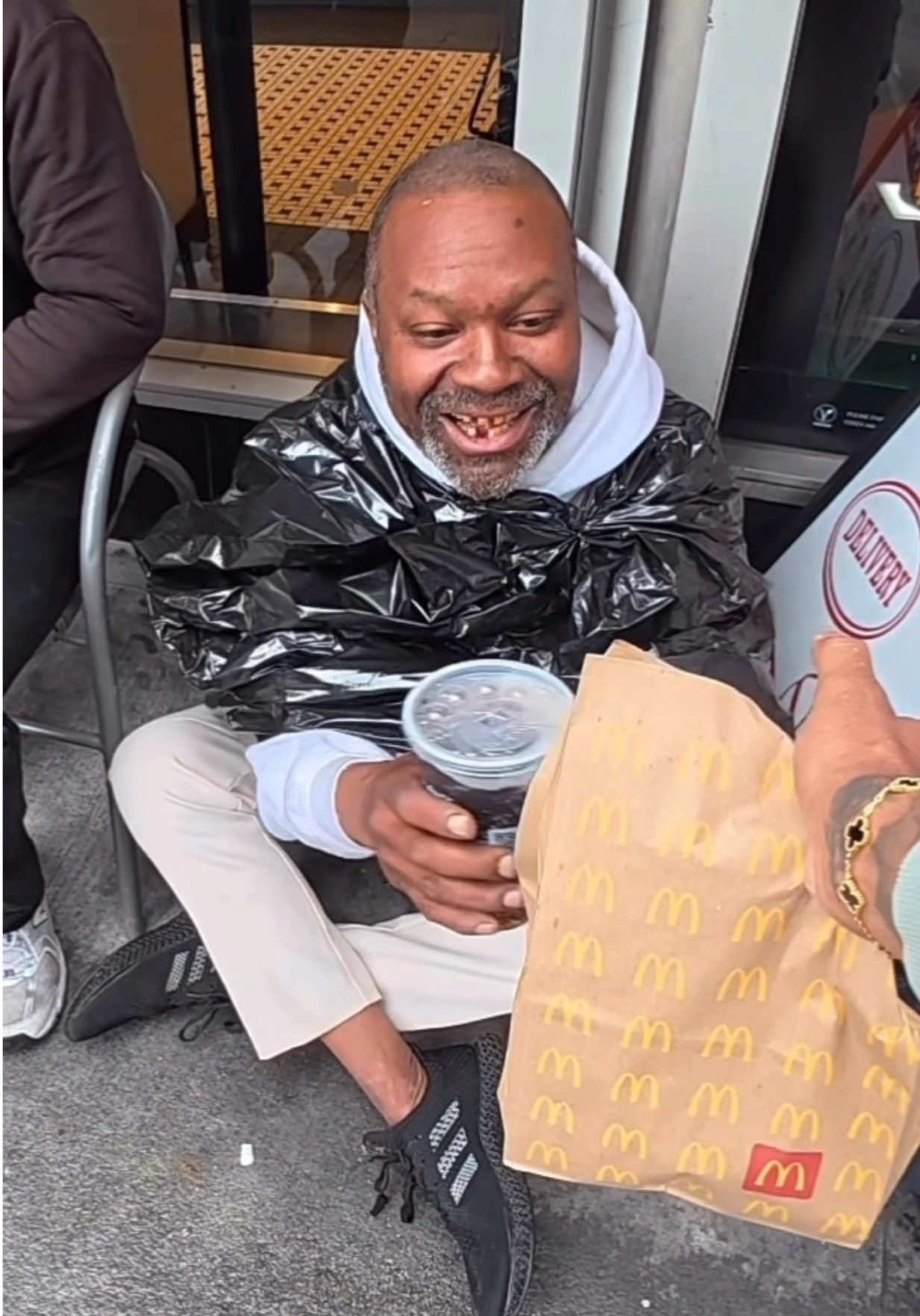 Handing Out Food to Hungry People  . . 🚨 F0R D0NAT!0NS- L!Nk !N B!0 🚨 . . #homeless #homelessness #givingback #kindness #fyp #helpingothers 