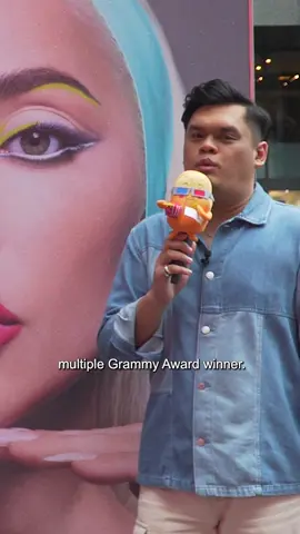 BTS from How I Know S5: Our host landed an exclusive interview with Lady Gaga… kind of. 🎤🖼️💅 #Viddsee #NuggetsbyViddsee #HowIKnowS5 #LadyGaga #LadyGagainSingapore #MayhemSingapore
