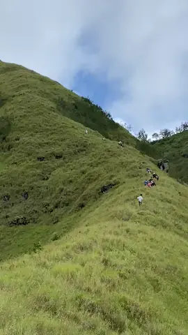 pemandangan dari bukit amben.... #insidelombok #lombok #fyp #pendakigunung #pendakiindonesia #pendakicantik @dikyanggara_7 