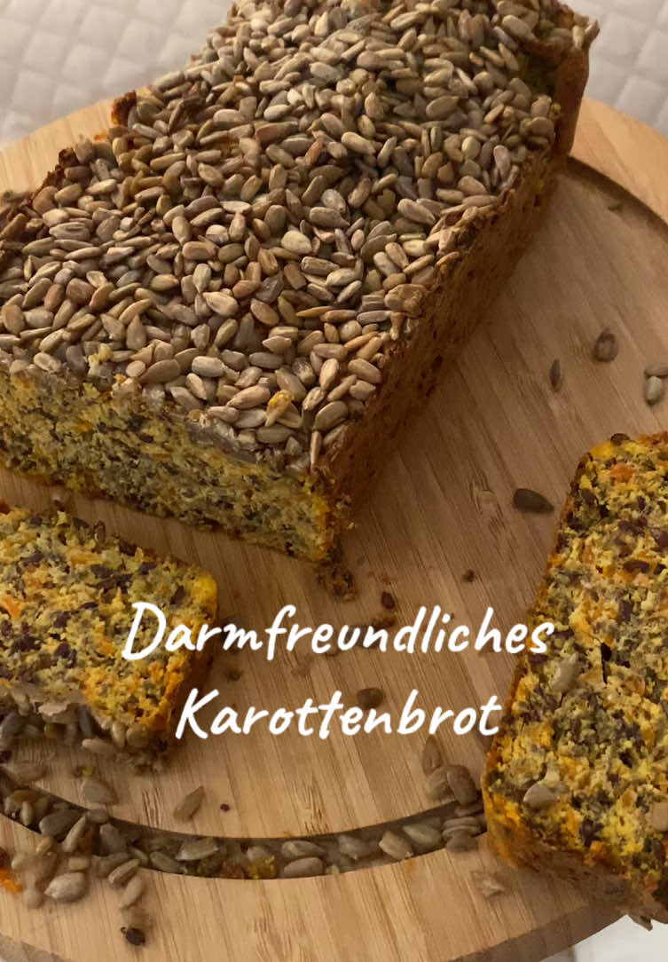 Darmfreundliches Karottenbrot 🥕 ❌Gluten ❌Laktose ❌ künstliche Zusätze 📖 Rezept: 300g geraspelte Karotten 100g gemahlene Mandeln 50g Leinsamen 30g Chiasamen 3 Eier 2 EL Kokosöl 1 TL Salz  1 TL Backpulver Mixen und in eine Backform geben. Optimal mit Sonnenblumenkerne toppen. ⏰ 40min/ 180grad        1h kühlen Guten Appetit 😋  #glutenfree #glutenfreerecipes #glutenfreierezepte #glutenfreiesbrot #darmfreundlich #darmfreundlicheernährung #karottenbrot #gesunderezepte #gesundeernährung #laktosefrei #explore #goviral #fy #fürdich 