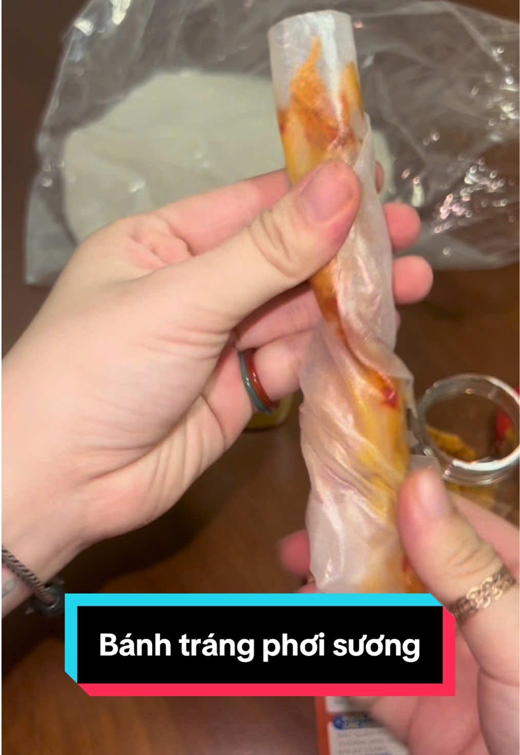 Lâu lâu nạp bánh tráng luyện hàm  #qmthau #bánhtráng #banhtrang #banhtrangphoisuong #bánhtrángphơisương 