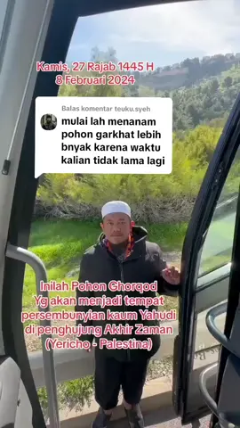 Membalas @teuku.syeh Pohon gharqad dalam Hadits agama Islam disebut-sebut sebagai pohonnya orang Yahudi (Hadis HR Muslim no. 2922)  Menurut hadits yang shahih yg diyakini muslim ini bahwa orang Yahudi pada akhir zaman akan bersembunyi di balik pohon ini