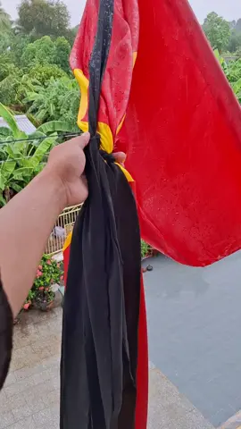 Có nhưng ngày mưa như trút nước để tiếc thương những người con ưu tú của Dân tộc về với Thế giới Người hiền... Quốc tang Nước CHXHCN Việt Nam THÔNG CÁO ĐẶC BIỆT VỀ LỄ QUỐC TANG NGUYÊN CHỦ TỊCH NƯỚC TRẦN ĐỨC LƯƠNG  Để tỏ lòng tiếc thương và tưởng nhớ đồng chí Trần Đức Lương, Ban Chấp hành Trung ương Đảng Cộng sản Việt Nam, Quốc hội nước Cộng hoà xã hội chủ nghĩa Việt Nam, Chủ tịch nước Cộng hoà xã hội chủ nghĩa Việt Nam, Chính phủ nước Cộng hoà xã hội chủ nghĩa Việt Nam, Uỷ ban Trung ương Mặt trận Tổ quốc Việt Nam quyết định tổ chức Lễ tang Đồng chí với nghi thức Lễ Quốc tang. Đồng chí mất đi là một tổn thất to lớn đối với Đảng, Nhà nước, Nhân dân ta và gia quyến Đồng chí. Để tỏ lòng tiếc thương và tưởng nhớ đồng chí Trần Đức Lương, Ban Chấp hành Trung ương Đảng Cộng sản Việt Nam, Quốc hội nước Cộng hoà xã hội chủ nghĩa Việt Nam, Chủ tịch nước Cộng hoà xã hội chủ nghĩa Việt Nam, Chính phủ nước Cộng hoà xã hội chủ nghĩa Việt Nam, Uỷ ban Trung ương Mặt trận Tổ quốc Việt Nam quyết định tổ chức Lễ tang Đồng chí với nghi thức Lễ Quốc tang. #fyp #quoctang #treocoruquoctang 