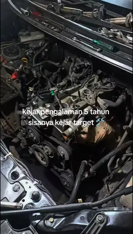umur 19 baru nyari pengalaman gpp kan puh?☺️🙏 #mekanikmuda #storymekanik #mekaniktiktok #mekanikmuda🔧🛠️ #storykuli #4youpage #tuban24jam #fypシ #xybca #helperindonesia #doktermobil ##helper 