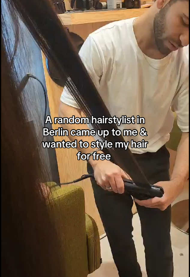 stories of long hair girlies 💁🏻‍♀️🎀 #longhair #jetblackhair #brownishhair #rapunzel #brownhairrapunzel #laibabrownhairrapunzel #laibagoldenhairrapunzel 