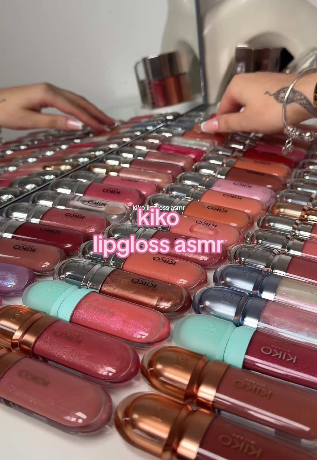 the makeup asmr we all love on this page 💅🏽💋 my gorgeous gorgeous kiko 3D hydra lipgloss collection  @KIKO Milano  #kiko #kikomilano #kikogloss #lipcollection #makeup  #makeupvanity #makeupcollection #makeupaddict #viralmakeup 