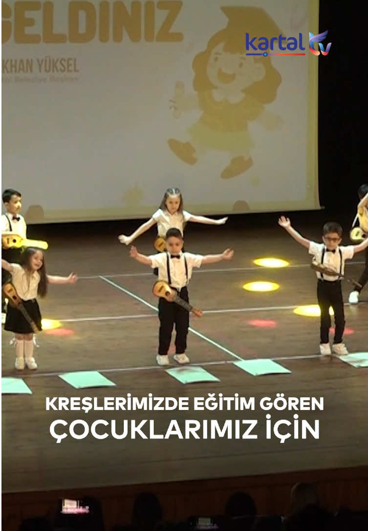 Kreş öğrencilerimiz için düzenlediğimiz mezuniyet töreninde öğrencilerimizin gösterilerini izleyerek, mezuniyet coşkusuna ortak olduk. 🎊🥳 Geleceğimizin teminatı olan çocuklarımız için eğitimden kültüre, spordan sağlığa her alanda çalışmaya devam edeceğiz. 🤝