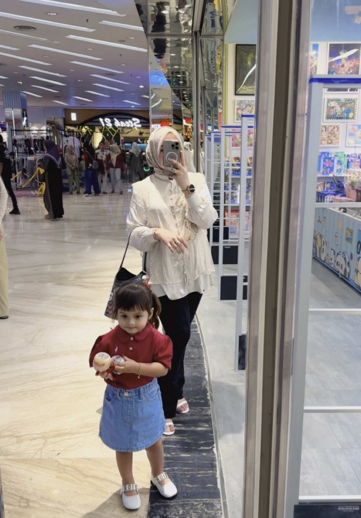 Bawa anak gadis jalan2 ke mall#CapCut #ootdanakperempuan #guncang66spesialgajian 