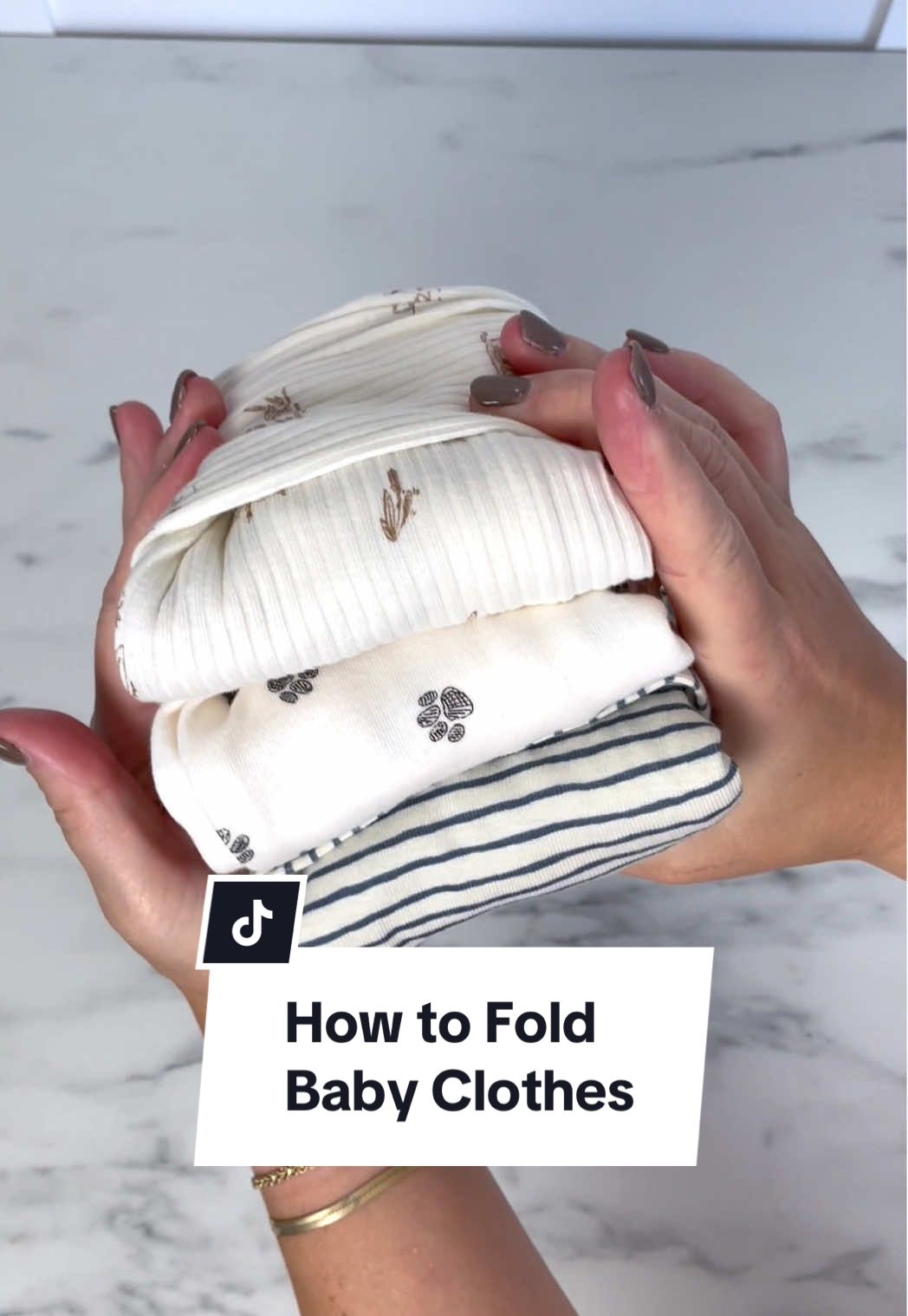 How to Fold Baby Clothes #theorganizationstation #howtofold #nurseryorganization 
