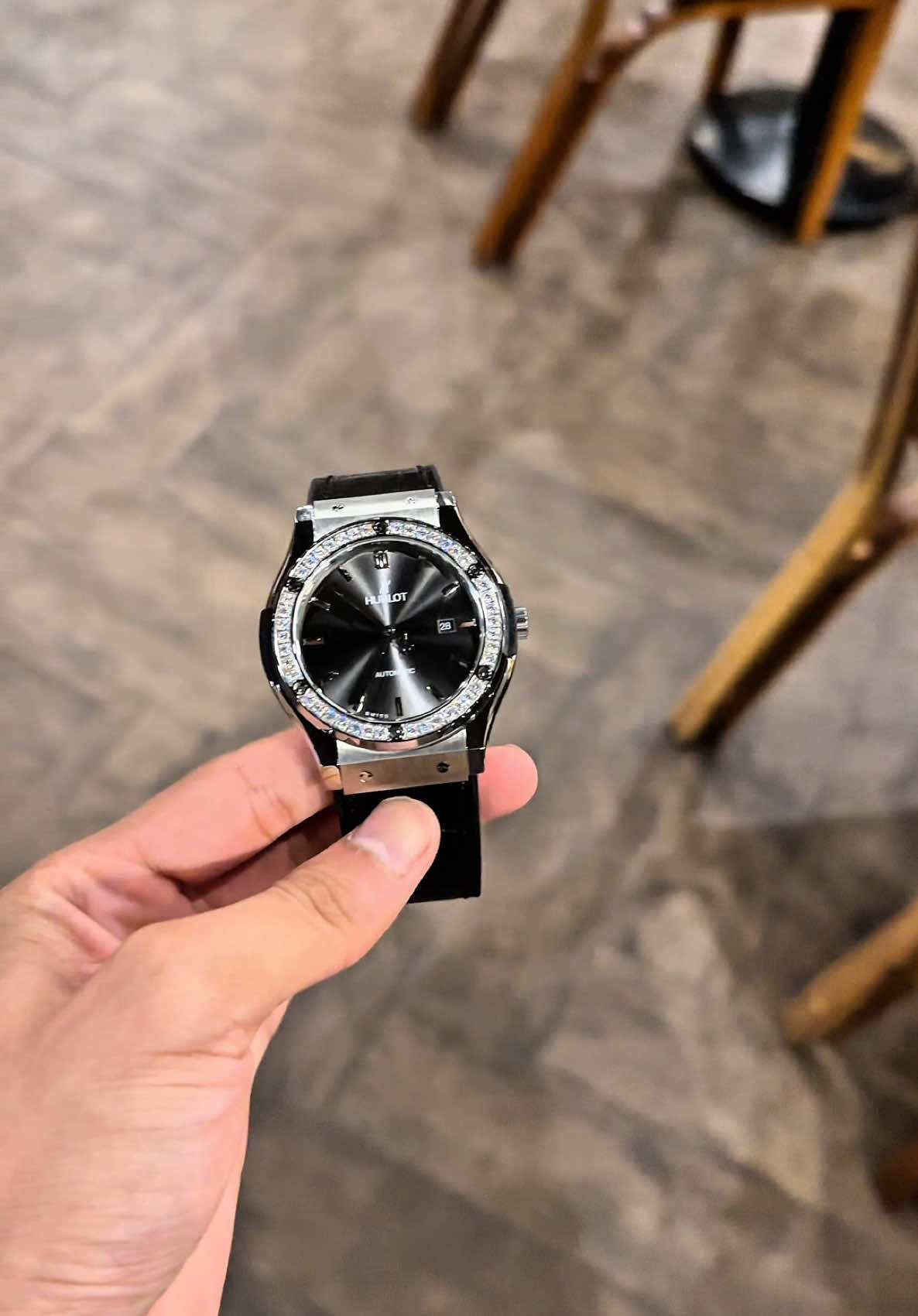 Mẫu đồng hồ thiết kế mới lạ các cặp đôi lên tay tone da mà đẹp lắm ạ⌚️ #xuhuong #flypシ #fly #donghoco #donghodep #donghohaitrieu #donghothoitrangnam #donghodeotay #hublot #donghothoitrang #dongholaplanh 