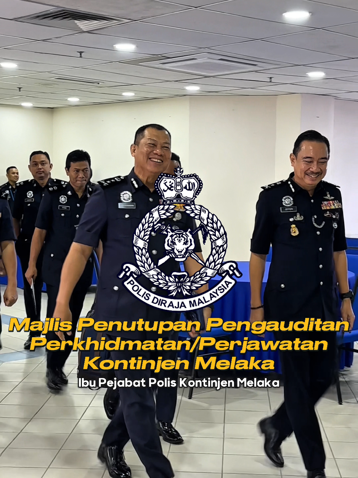 𝐌𝐀𝐉𝐋𝐈𝐒 𝐏𝐄𝐌𝐁𝐄𝐍𝐓𝐀𝐍𝐆𝐀𝐍 𝐏𝐄𝐋𝐀𝐏𝐎𝐑𝐀𝐍 𝐃𝐀𝐍 𝐏𝐄𝐍𝐔𝐓𝐔𝐏𝐀𝐍 𝐏𝐄𝐍𝐆𝐀𝐔𝐃𝐈𝐓𝐀𝐍 𝐏𝐄𝐑𝐊𝐇𝐈𝐃𝐌𝐀𝐓𝐀𝐍 𝐃𝐀𝐍 𝐏𝐄𝐑𝐉𝐀𝐖𝐀𝐓𝐀𝐍 𝐒𝐄𝐑𝐓𝐀 𝐌𝐀𝐊𝐋𝐔𝐌𝐀𝐓 𝐒𝐔𝐌𝐁𝐄𝐑 𝐌𝐀𝐍𝐔𝐒𝐈𝐀 𝐊𝐎𝐍𝐓𝐈𝐍𝐉𝐄𝐍 𝐌𝐄𝐋𝐀𝐊𝐀 #MELAKA, 23 Mei 2025 - Timbalan Ketua Polis Melaka, SAC Ahmad Jefferi Abdullah telah Menghadiri Sesi Pembentangan Pelaporan dan Majlis Penutup Pengauditan Perkhidmatan dan Perjawatan serta Maklumat Sumber Manusia daripada Pasukan Audit,Jabatan Pengurusan PDRM, Bukit Aman yang diadakan di Auditorium, IPK Melaka. Majlis perasmian penutup pengauditan telah disempurnakan oleh Timbalan Pengarah Pengurusan (Perkhidmatan/ Perjawatan) Bukit Aman DCP Ab Rahaman Arsad dan ketibaan beliau telah disambut oleh Ketua Jabatan Pengurusan Melaka, Supt. Izuddin Ab Wahab. Sesi pengauditan di Kontinjen Melaka telah dijalankan bermula pada 19 Mei dan berakhir pada 22 Mei 2025.  Pengauditan ini dijalankan sebagai indikator dalam melaksanakan kawalan kendiri bagi menentukan keberkesanan semua proses kawalan serta tadbir urus sumber manusia PDRM agar ianya digunakan secara optimum, berhemat, cekap dan berkesan disamping meningkatkan tahap pengoperasian dalam mencapai matlamat sebuah organisasi melalui pendekatan yang sistematik. Taklimat audit Perkhidmatan dan Maklumat Sumber Manusia telah disampaikan oleh Penolong Pengarah Pengurusan (Perkhidmatan), Bukit Aman, ACP Makhzan Mat Nor. Manakala, taklimat audit Perjawatan pula telah disampaikan oleh Supt. Audit Perjawatan, Jabatan Pengurusan, Bukit Aman, Supt. Mohd Farid Mohd Fisol.  Hadir sama, Ketua Penolong Pengarah Pengurusan (Perkhidmatan), Bukit Aman, SAC Mohamad Mokhsein Mohd Zon; Ketua Penolong Pengarah Pengurusan (Perjawatan), Bukit Aman, SAC Mohamad Fakhrudin Abdul Hamid; Ketua Penolong Pengarah Pengurusan (Maklumat Sumber Manusia), Bukit Aman, SAC Mohd Azmi Omar.  Turut hadir, Ketua Jabatan, Ketua Polis Daerah, Ketua Polis  Balai serta warga PDRM Melaka.  #PolisMelaka #PDRMMelaka #PolisDirajaMalaysia #RoyalMalaysiaPolice #IPKMelaka #melakakumajujayarakyatbahagiamenggamitdunia #bijaklaksanatuahberanilaksanajebat ——————————————————— 𝐌𝐞𝐝𝐢𝐚 𝐒𝐨𝐬𝐢𝐚𝐥 𝐑𝐚𝐬𝐦𝐢 𝐏𝐎𝐋𝐈𝐒 𝐌𝐄𝐋𝐀𝐊𝐀 马六甲警方官方社交媒体 𝐌𝐄𝐋𝐀𝐊𝐀 𝐏𝐎𝐋𝐈𝐂𝐄 அதிகாரப்பூர்வ சமூக ஊடகம் #𝐋𝐢𝐤𝐞 #𝐅𝐨𝐥𝐥𝐨𝐰 #𝐒𝐡𝐚𝐫𝐞 https://www.facebook.com/IPKMelaka https://www.tiktok.com/@polismelaka https://instagram.com/polis_melaka_official