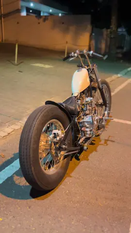 Syahdunya riding tengah malem (asal ga hujan). #chopper #chopperindonesia #sx225 #chopperstyle #choppers #roxxy 