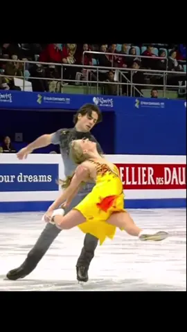 Kaitlyn Weaver and Andrew Poje representing Canada and their beautiful ice dance that brought them the gold medal in 2015 at the ISU Four Continents Figure Skating Championships.                 #creatorsearchinsights #figureskating #IceSkating #icedance #freedance #beautifulsoundtrack #canadaiceskating #pearlharboursoundtrack 