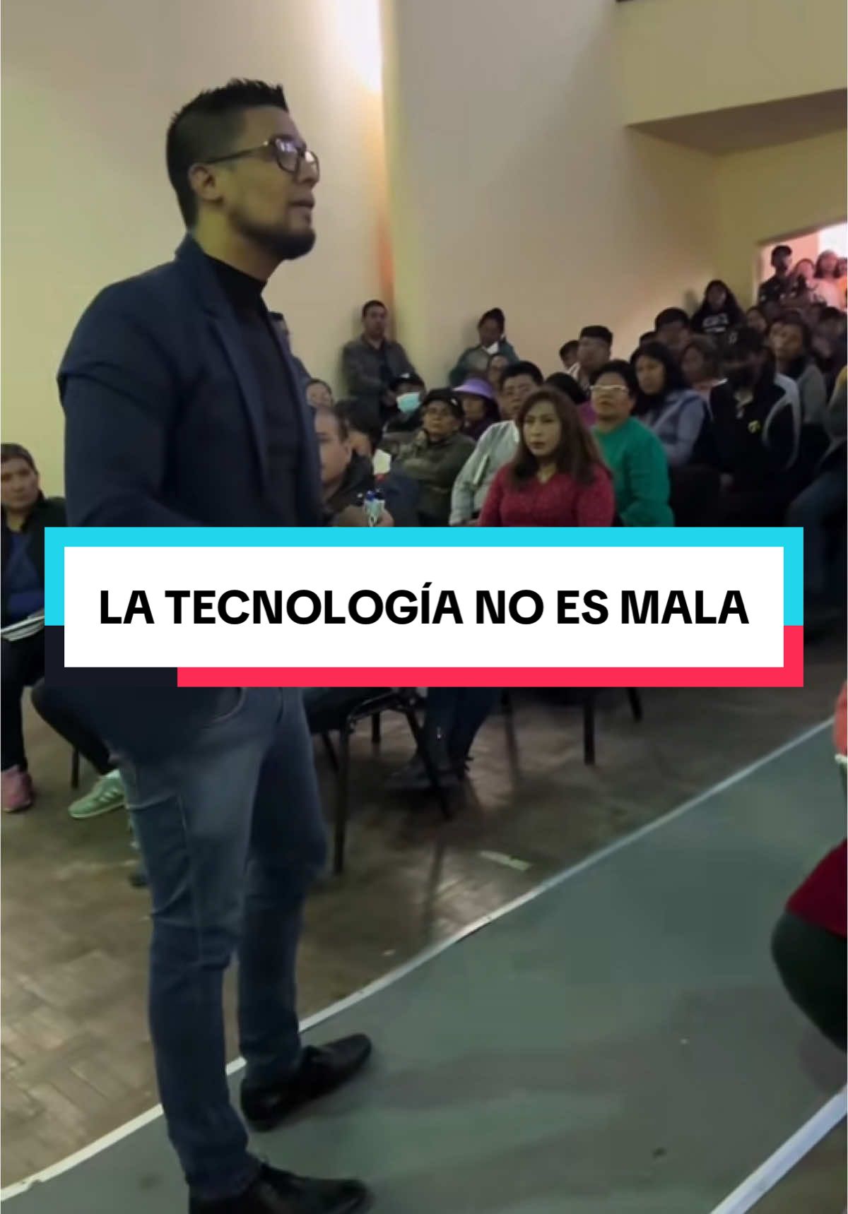 La tecnología no es mala el malo es el que no la sabe usar 🧐🎤 . . #oratoria #conferencias #hablarenpúblico #escuelaparapadres #escueladepadres #latecnologia 