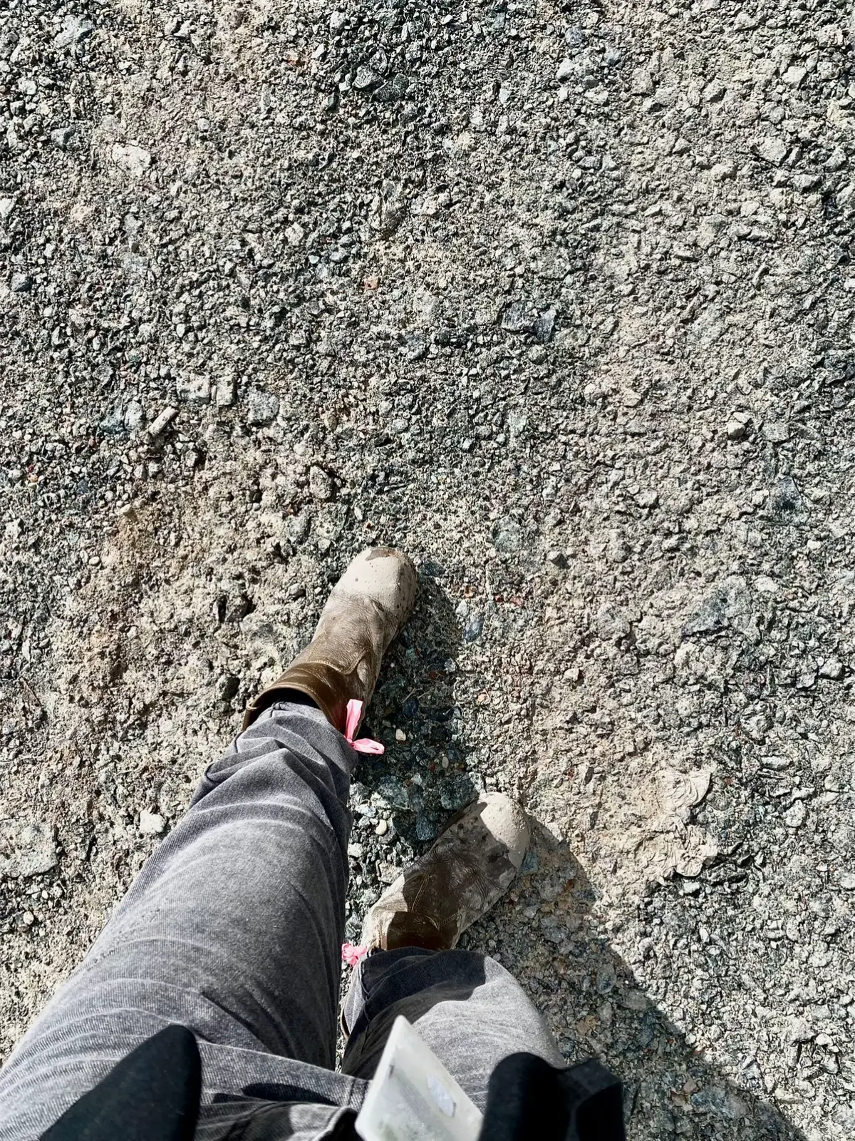 Tantangan seorang perempuan di Lapangan adalah menjadi minoritas, tapi itu bukanlah satu hal yang sulit ketika di jalankan. Ingat kamu harus tau kualitas dirimu, jangan sampai karena kamu adalah minoritas kamu di sepelehkan 👋🏻👷🏻‍♀️ #fyp #xybca #tambangbatubara #lokertambang #lokertambang #safetyfirst #trending #safetyfirst 