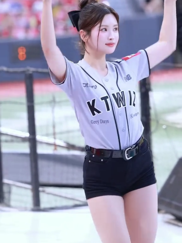 líder de torcida Kim jeong won linda e perfeita 💞 