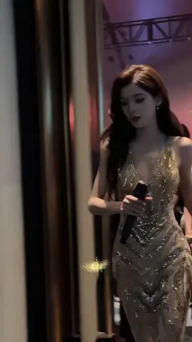 Mỗi lần Dư Hi đi sự kiện là Dưa hấu chúng tôi được rửa mắt 🤩 . Trương Dư Hi Đẹp ko tì vết vs váy đuôi cá màu vàng lấp lánh kiêu sa tại sự kiện #FIGARO tối qua nek!!! #trươngdưhi #zhangyuxi #zhangyuxi张予曦 #truongduhi❤️ #truongduhi #tiktokviral #tiktokviral #xuhuong #figaro 