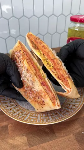Pizza Crunchwrap 🍕 #tiktokfood #Recipe