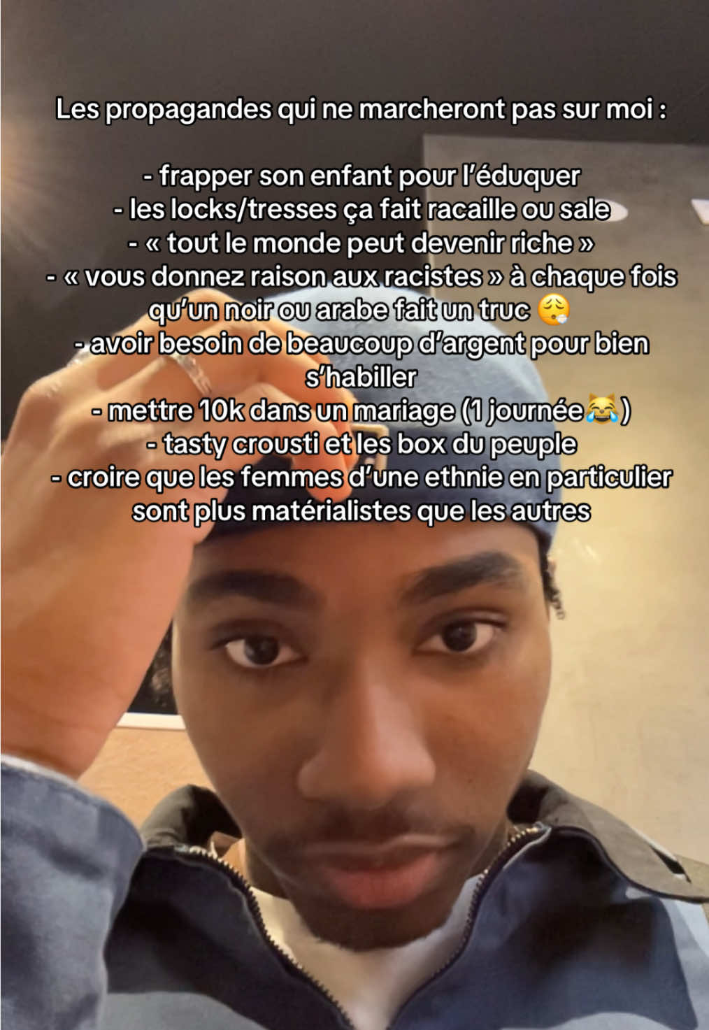 Explication point par point (parce que je m’ennuie🙂) : - créer des trauma cadeau à votre bébé - aucun rapport entre des cheveux et un comportement vous détestez juste voir des noirs porter fièrement leurs cheveux naturels - que Dieu vous accorde la sociologie 🤲🏾 - Spoiler : ils étaient déjà racistes de 1, et de 2 j’ai pas à être responsable des actes de qui que ce soit juste parce qu’on a les mêmes origines - faut juste savoir accorder les couleurs, avoir des bons basiques et s’habiller en fonction de sa morphologie, pas besoin d’utiliser des marques pour cacher son manque de style - dépense inutile pour le regard des gens au lieu de s’en servir pour la vie du futur couple - ça inonde la jeunesse de bouffe toujours plus grasse et sucrée mais trql c’est pas cher foncez😹 - tout pour dénigrer les femmes de vos origines on est vraiment pas ensemble, l’herbe est pas plus verte ailleurs