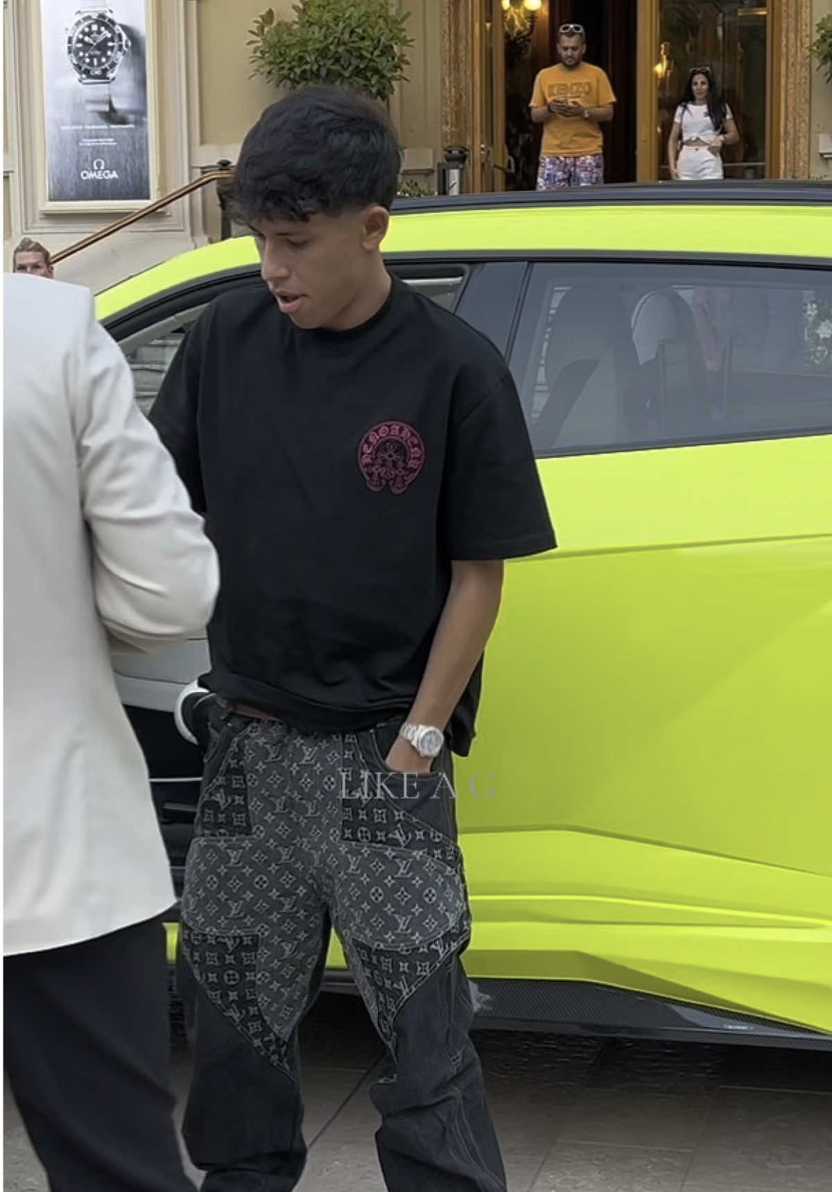 Young Crypto Millionaire from Dubai in Monaco with his Urus Mansory #crypto #millionaire ##dubai #Lifestyle #luxurylife 