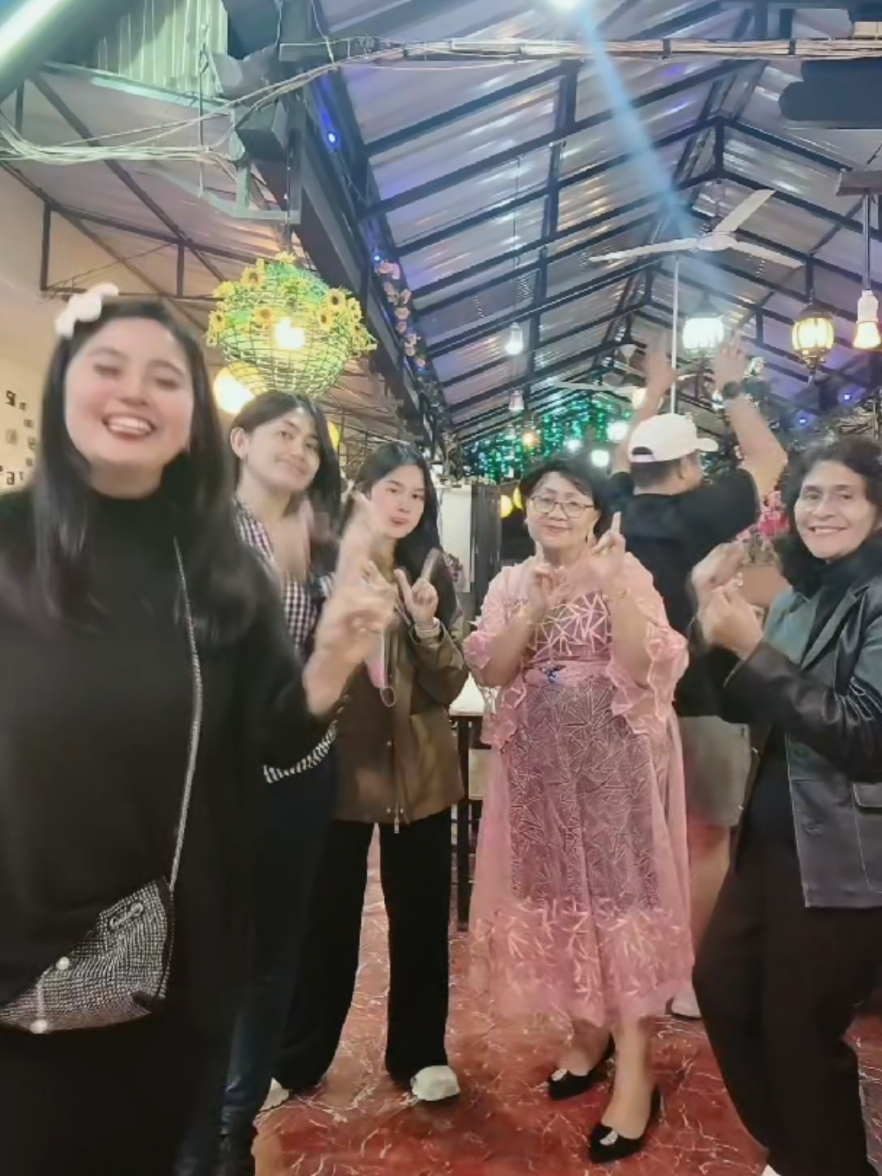 tiktok bareng madya yang besok mau berangkat ke Jerman melanjutkan kuliahnya.. sehat dan sukses Boru...
