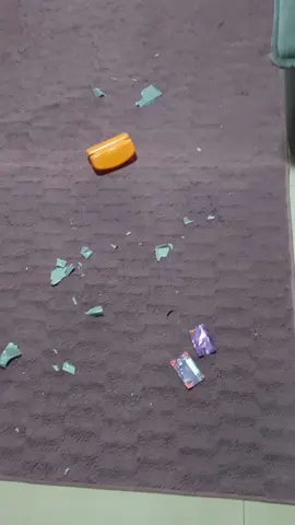 Cartão Nubank destruído. 