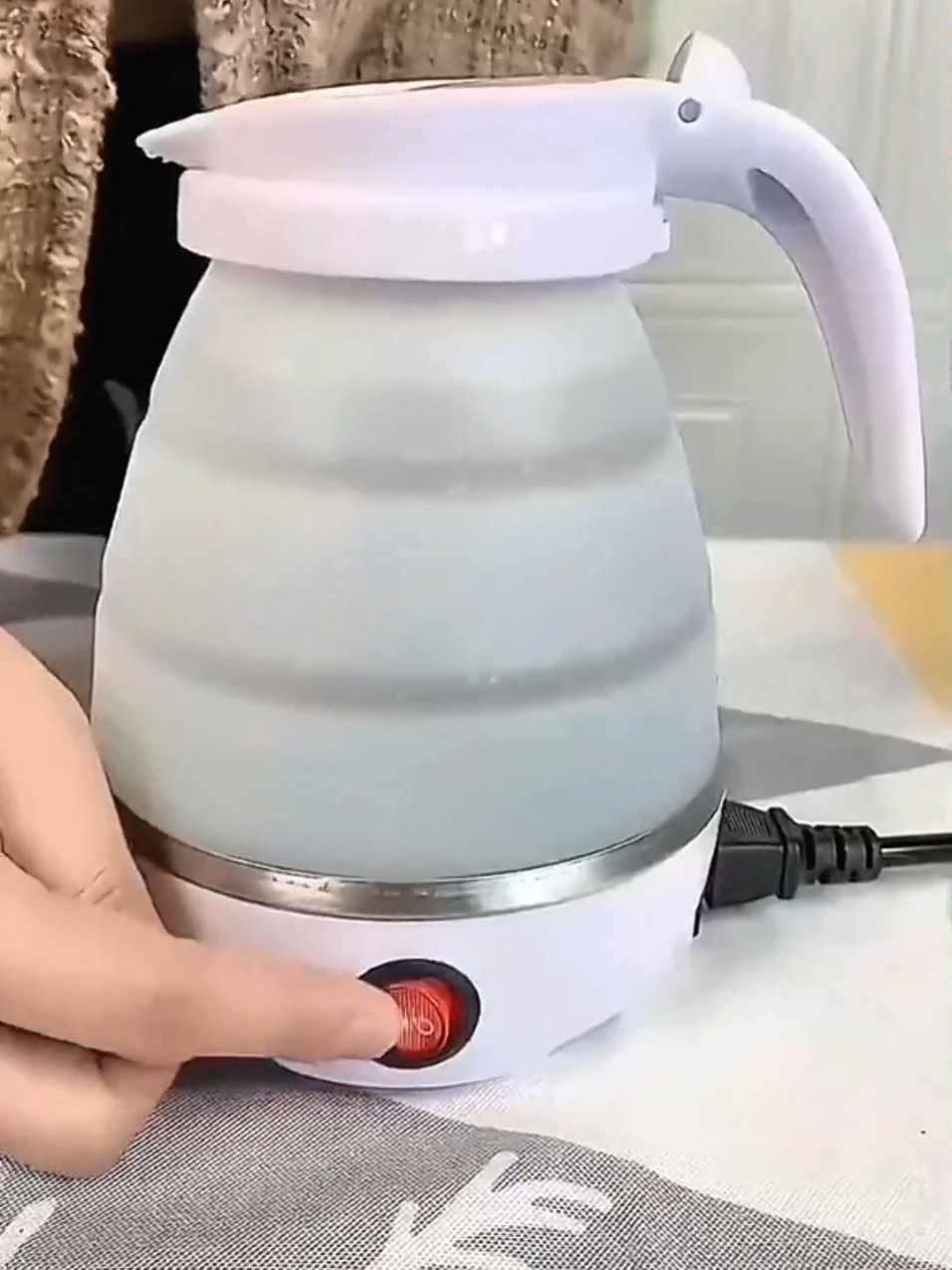 Jarra Chaleira Elétrica De Silicone Dobrável Portátil 600ml Desligamento Automático