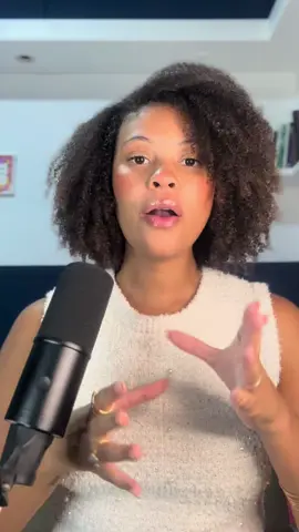Alguém avisa que depois que você aprende preposições em inglês TUDO muda. Comenta “Eu quero” que você terá acesso agora mesmo ao meu guia prático ZAB: Tabelinhas abençoadas por apenas R$97 reais, que vão mudar sua vida para sempre.  Depois você que você aprender isso comigo, tudo vai mudar na sua vida. #aprenderingles #inglesdeverdade #felisarenglish
