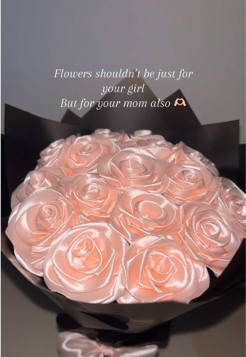 Celebrating the Mothers’ Day Month 🫶🏻 #foreverroses #peachy #roses #mothersday #motherslove #bouquet #foryoupage❤️❤️ #forallmothers #mauritius🇲🇺 