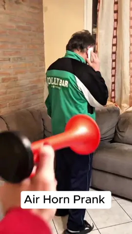 Air horn prank 🤣🤣#scare #scared #scarecam #scareprank #funny #prank #fun #trending #virral #jumpscare #fyp #foryoupage #couple #family 