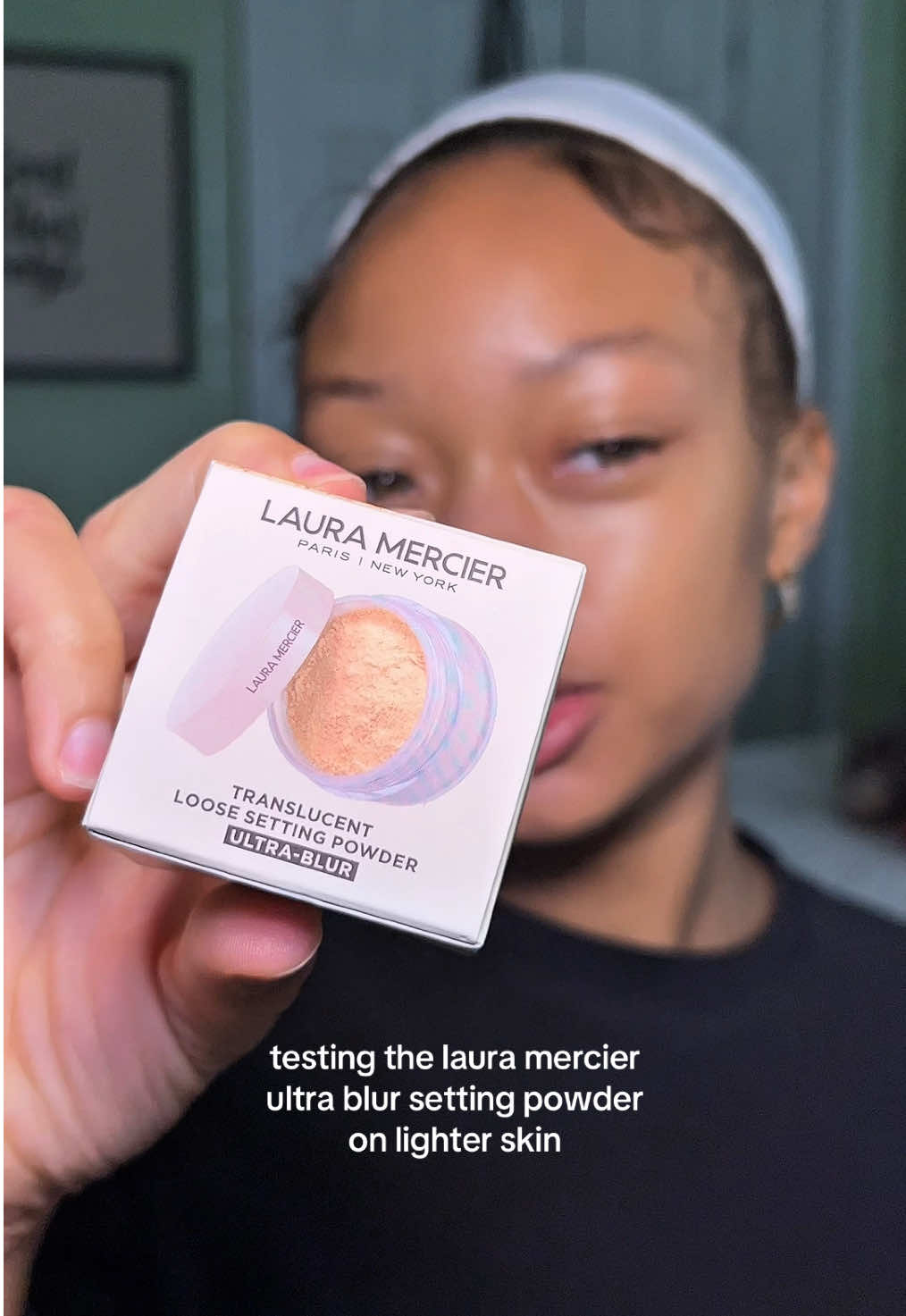 This @Laura Mercier translucent loose setting powder finalized my makeup so well 😍 it has the PERFECT blur plus, no flashbacks, no creasing 😉