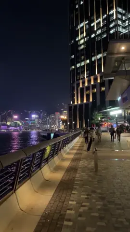 香港的夜景還是非常漂亮喔。#夜景 #香港 #維多利亞港夜景 