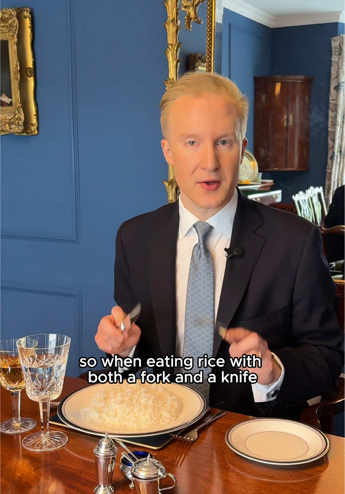Here’s the British way to eat rice. I’m sure it makes sense to someone. #dining #etiquette #williamhanson 